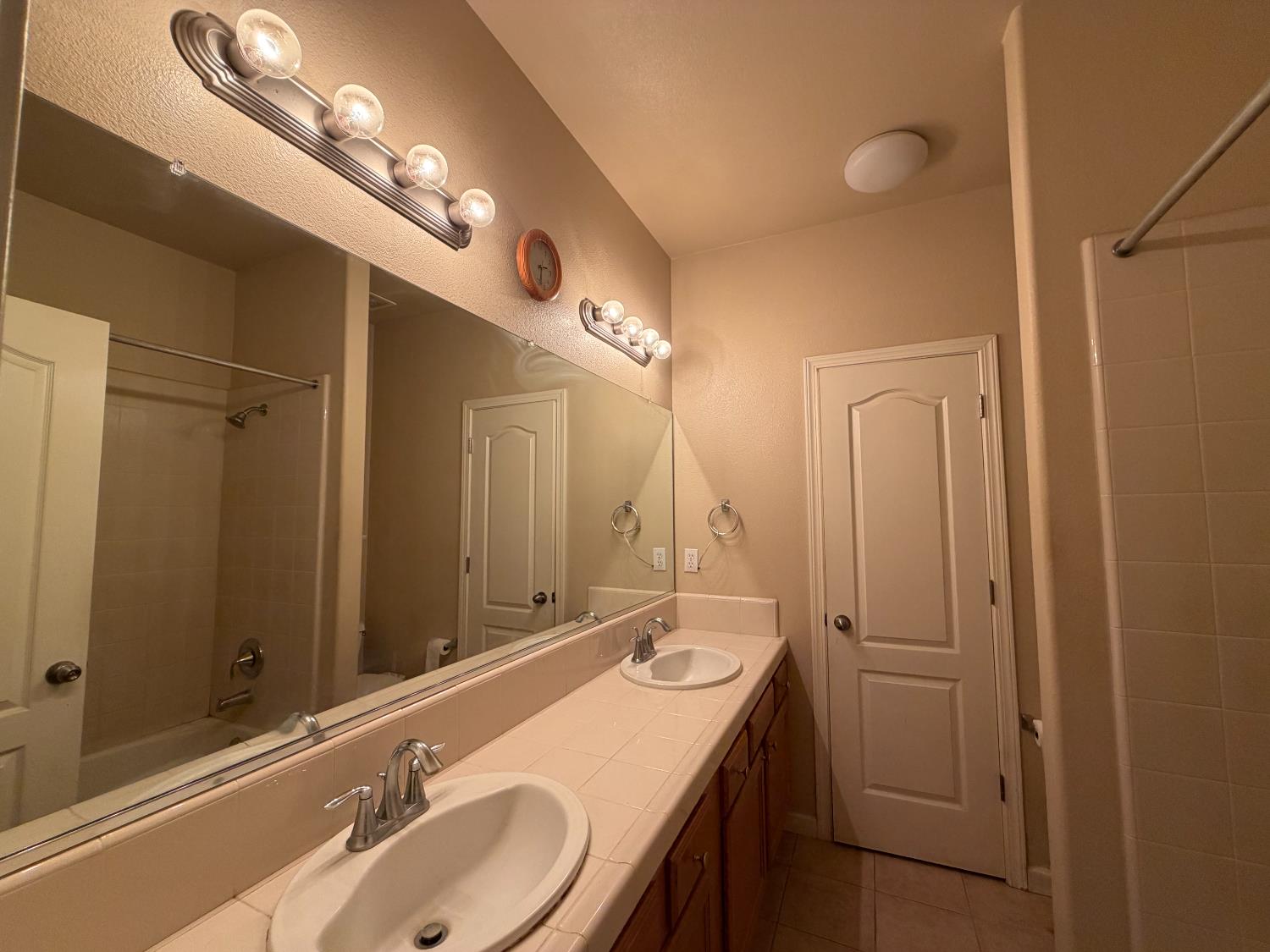 548 W Serena Ave, Clovis, CA 93619