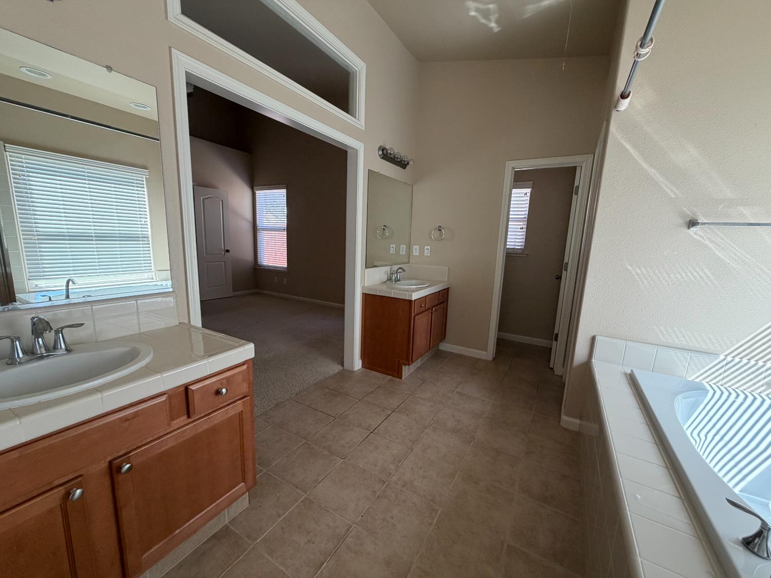 548 W Serena Ave, Clovis, CA 93619