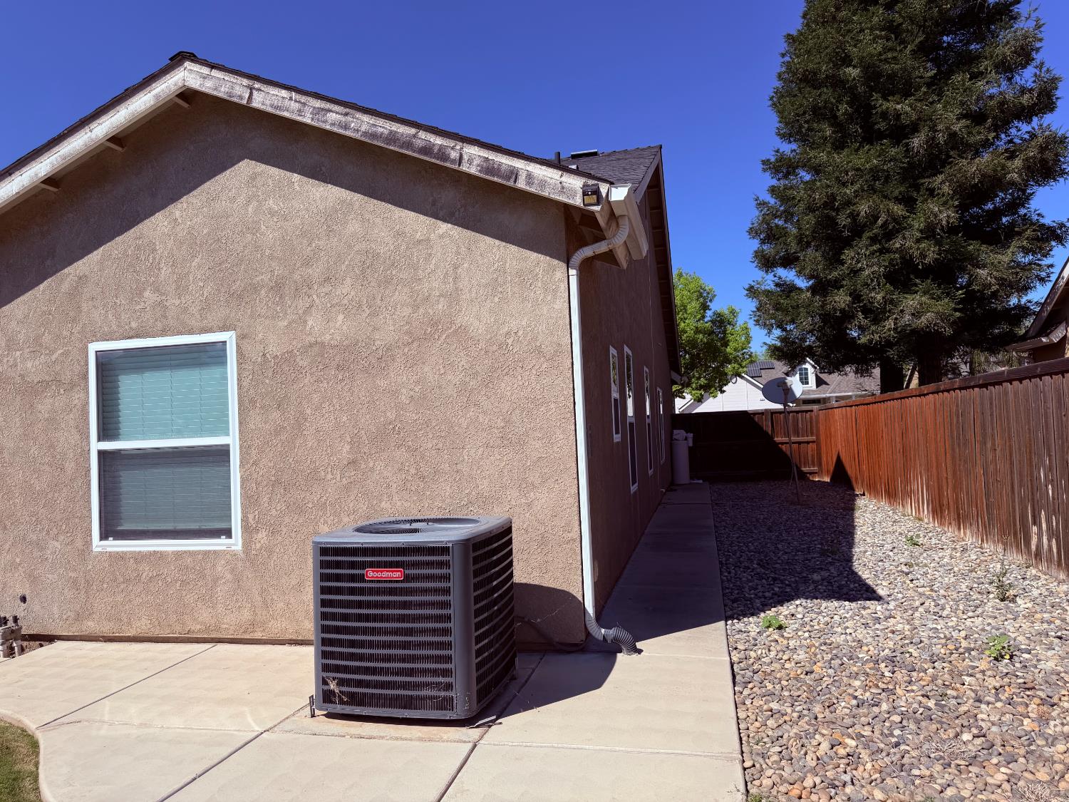 548 W Serena Ave, Clovis, CA 93619