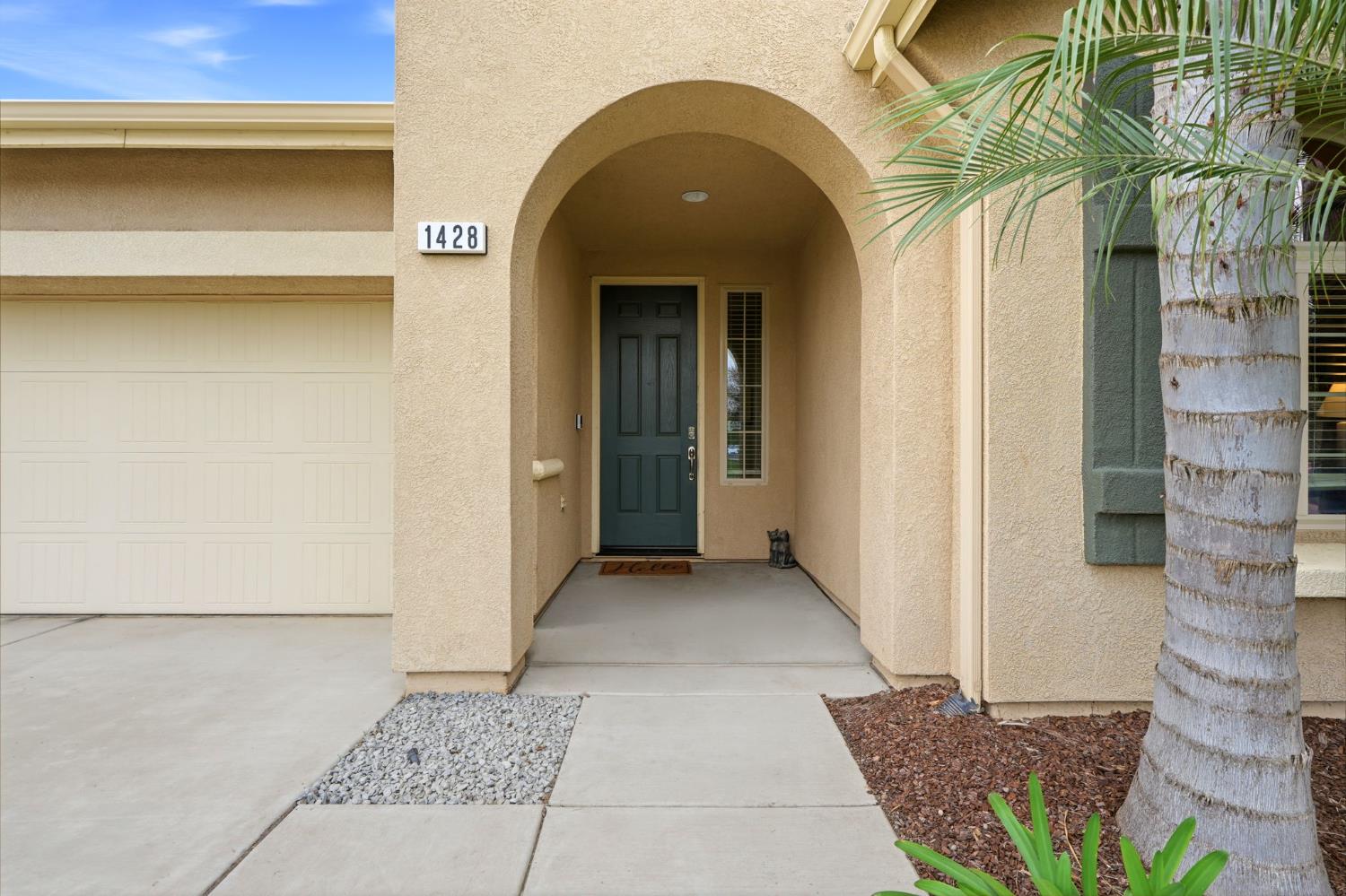 1428 N Leila St, Visalia, CA 93291