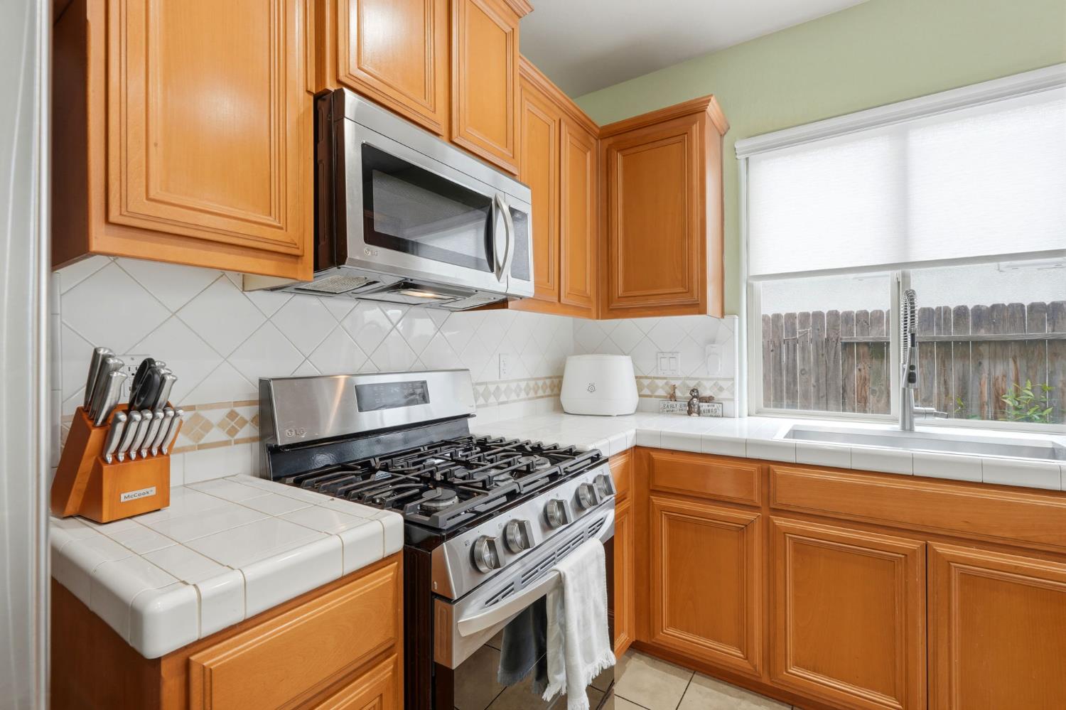 1428 N Leila St, Visalia, CA 93291