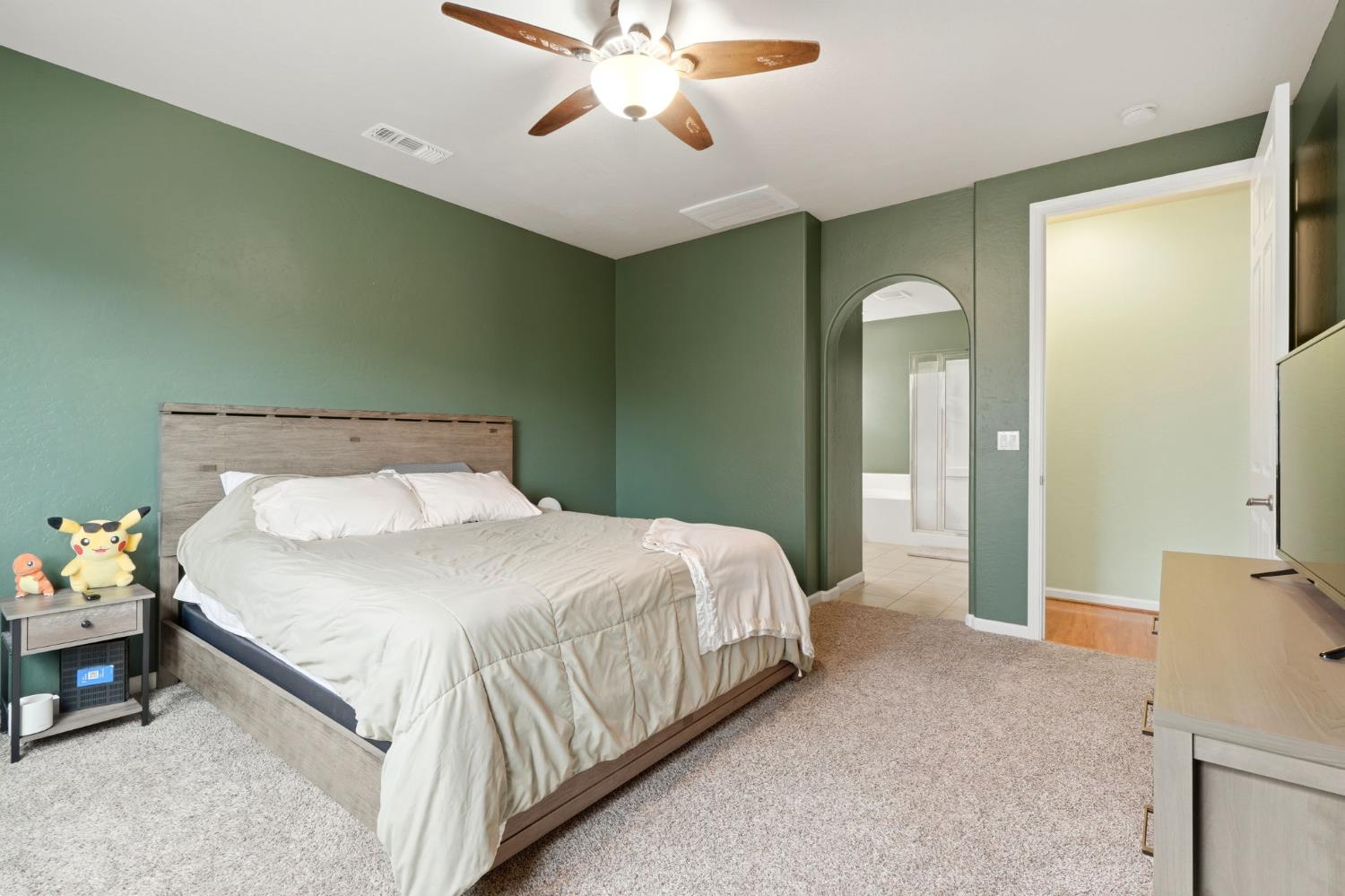 1428 N Leila St, Visalia, CA 93291