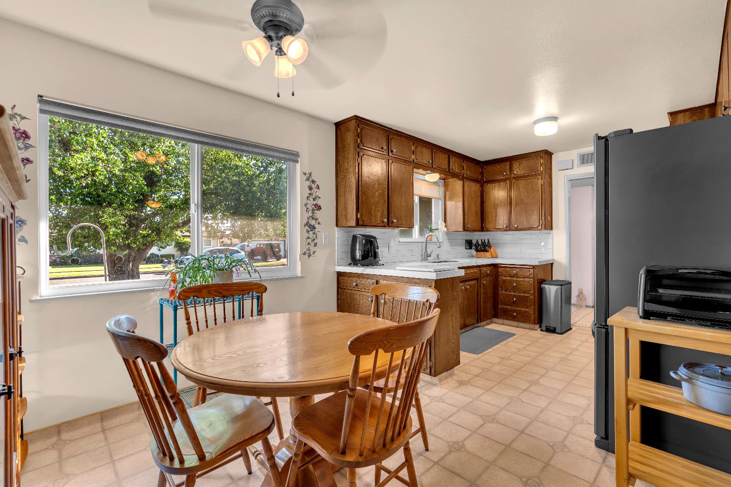 1074 E Sample Ave, Fresno, CA 93710