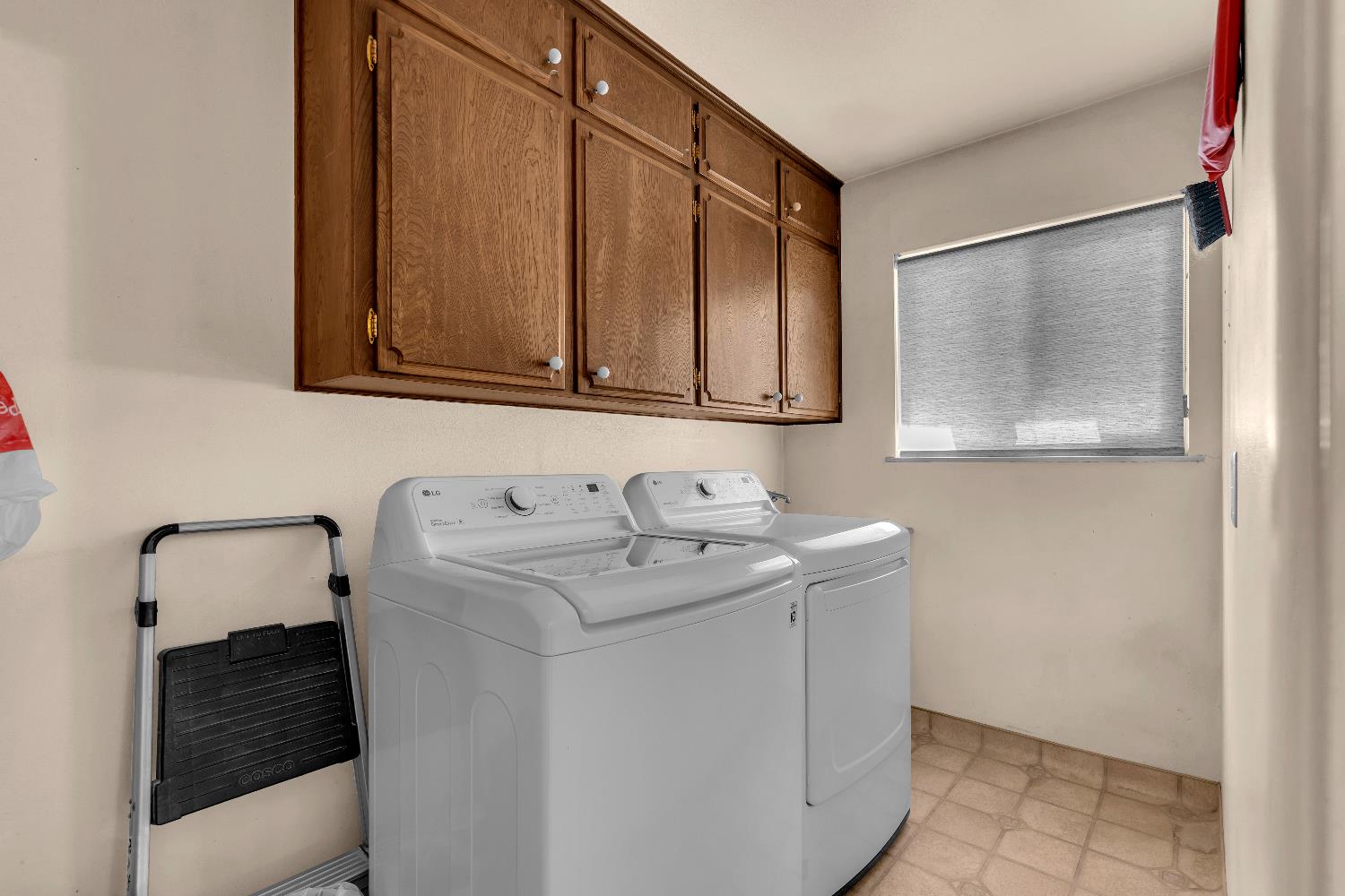 1074 E Sample Ave, Fresno, CA 93710