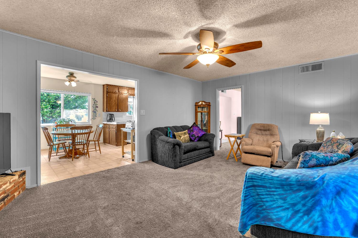 1074 E Sample Ave, Fresno, CA 93710