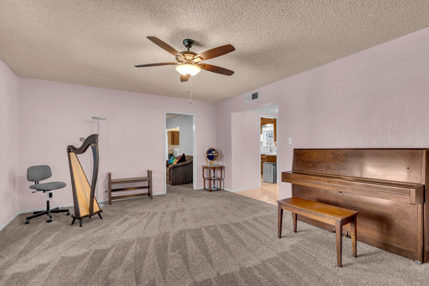 1074 E Sample Ave, Fresno, CA 93710