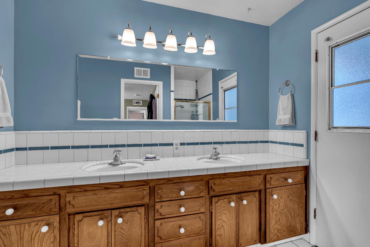 1074 E Sample Ave, Fresno, CA 93710