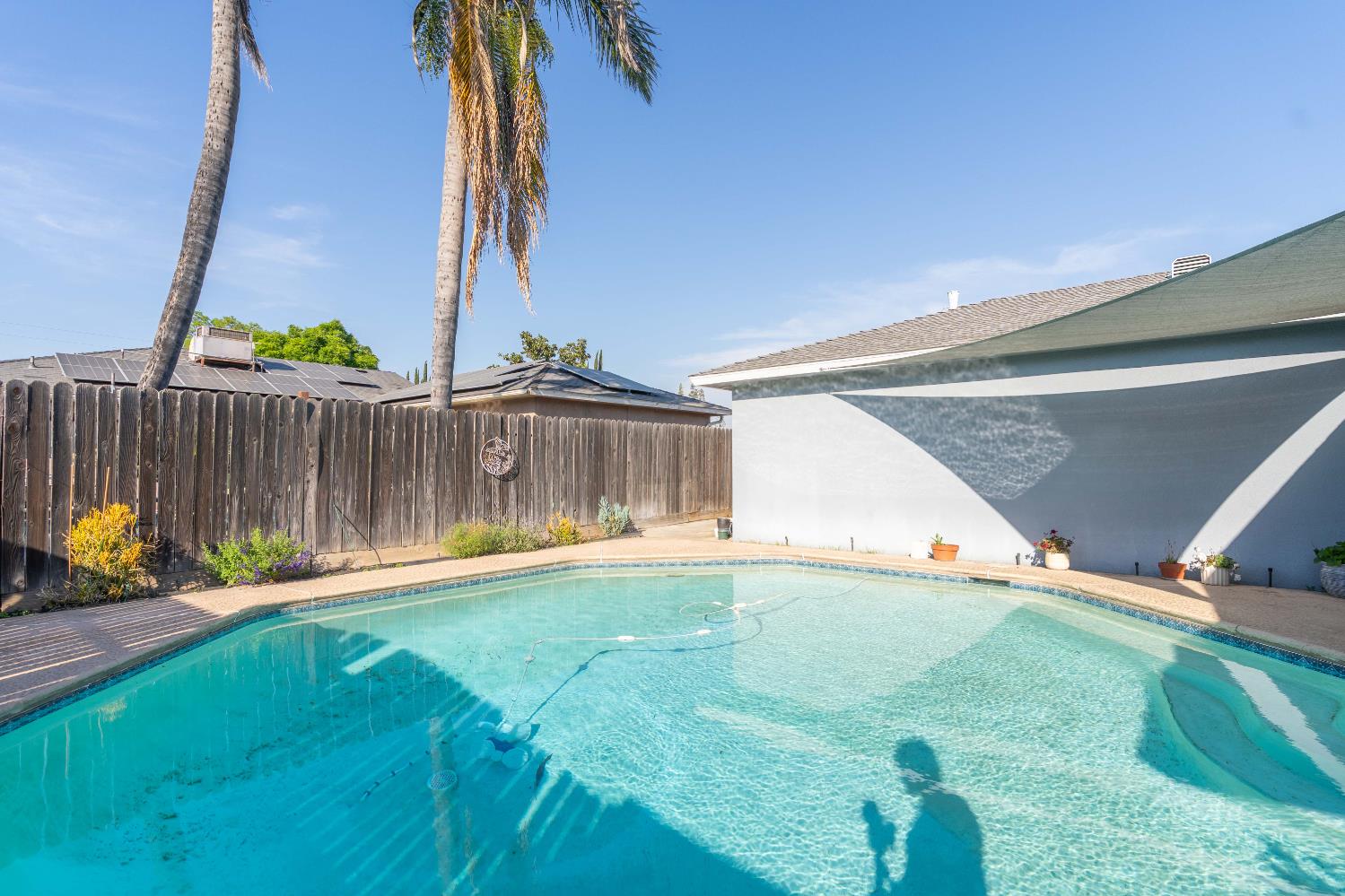 1074 E Sample Ave, Fresno, CA 93710