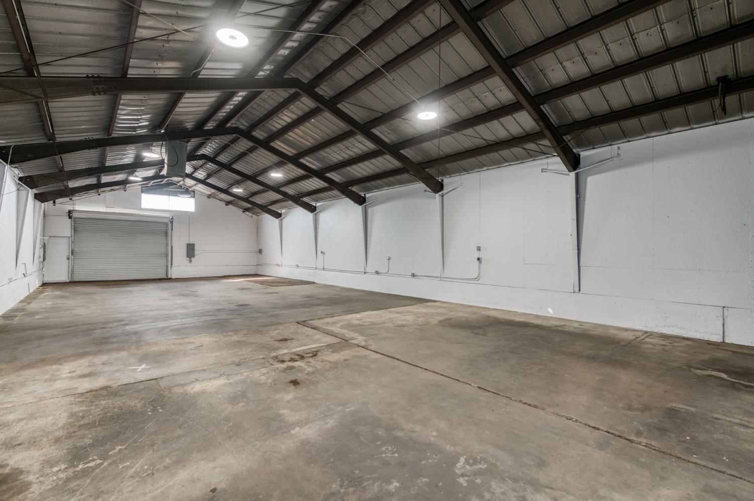 2748 E Hamilton Ave, Fresno, CA 93721