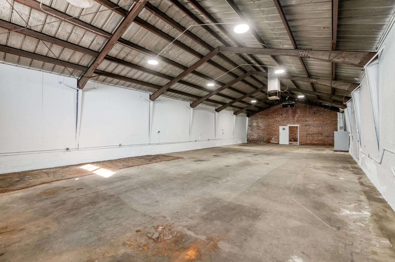 2748 E Hamilton Ave, Fresno, CA 93721