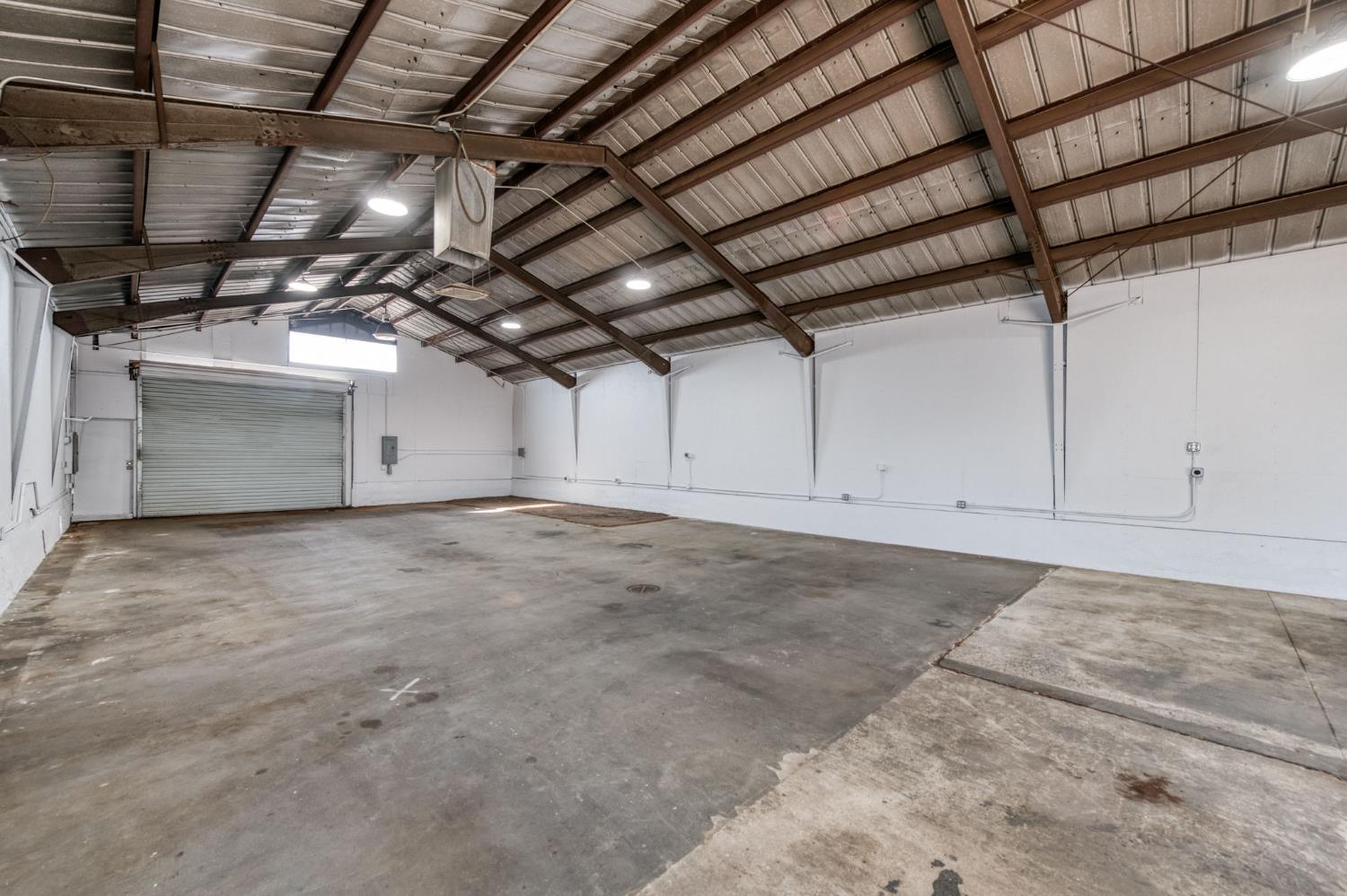 2748 E Hamilton Ave, Fresno, CA 93721