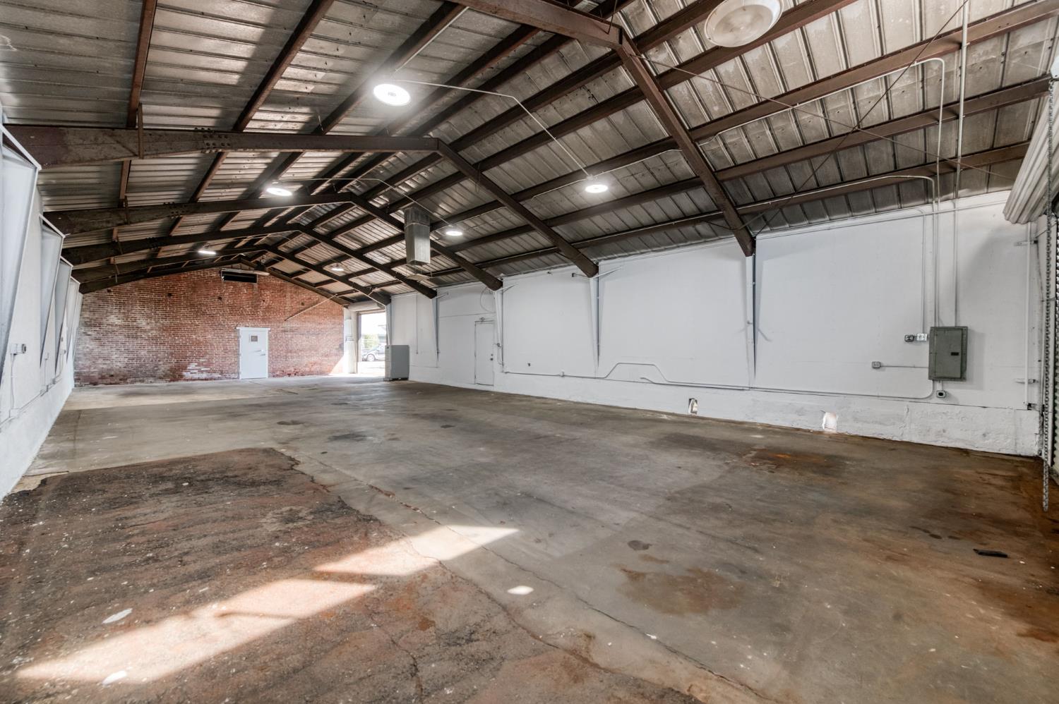 2748 E Hamilton Ave, Fresno, CA 93721