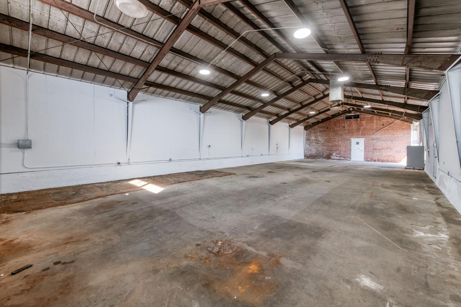 2748 E Hamilton Ave, Fresno, CA 93721