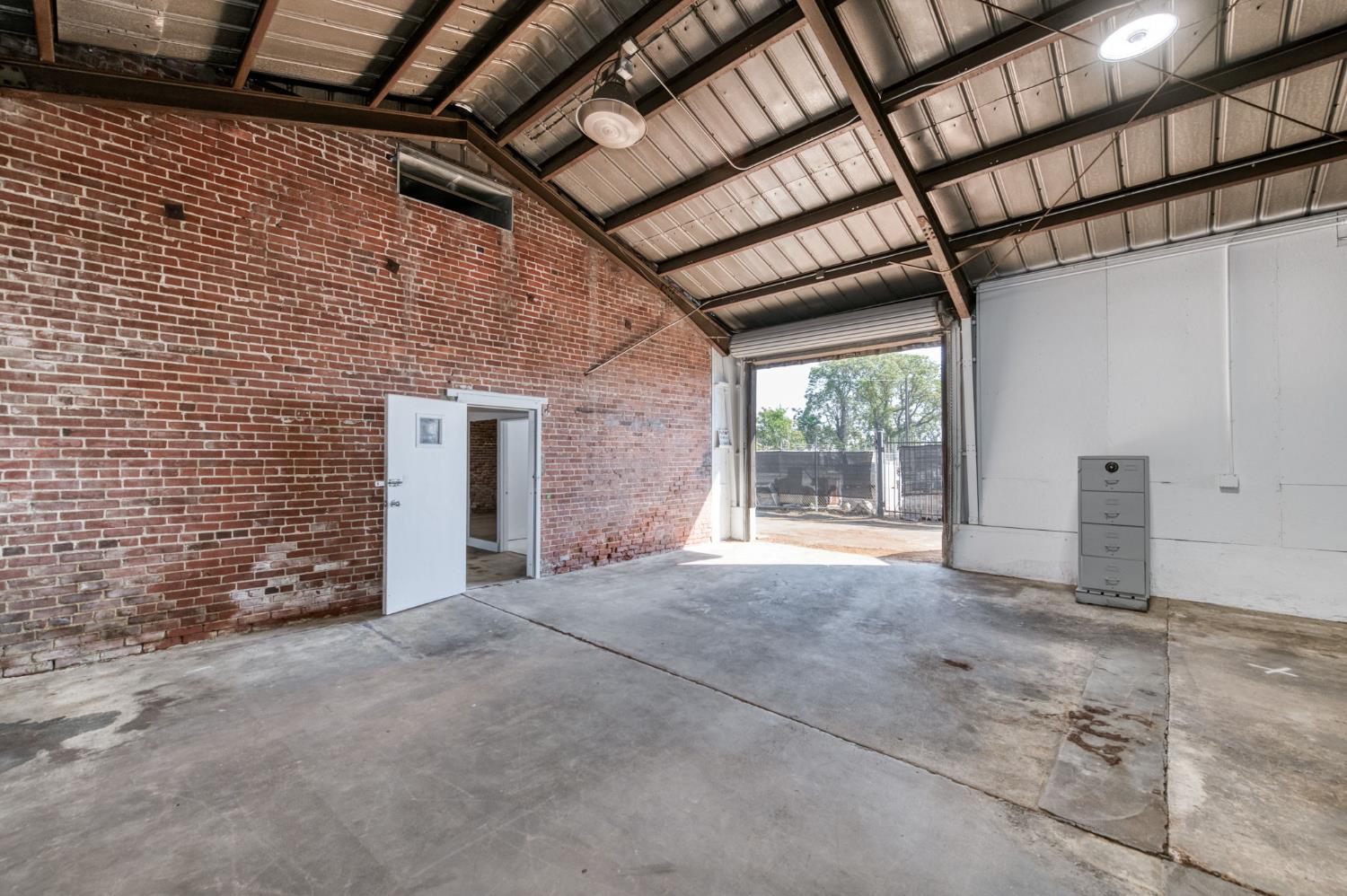 2748 E Hamilton Ave, Fresno, CA 93721