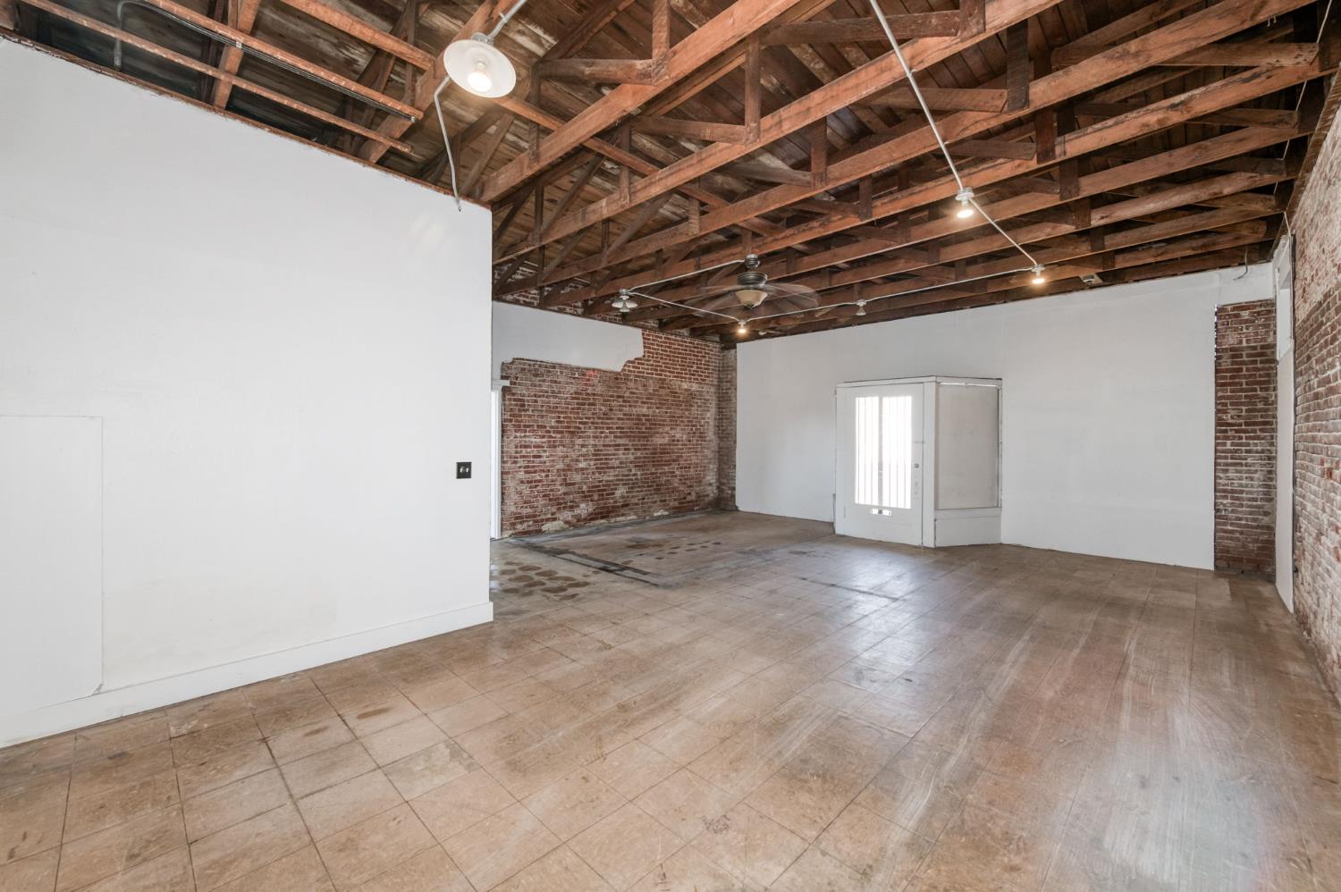 2748 E Hamilton Ave, Fresno, CA 93721