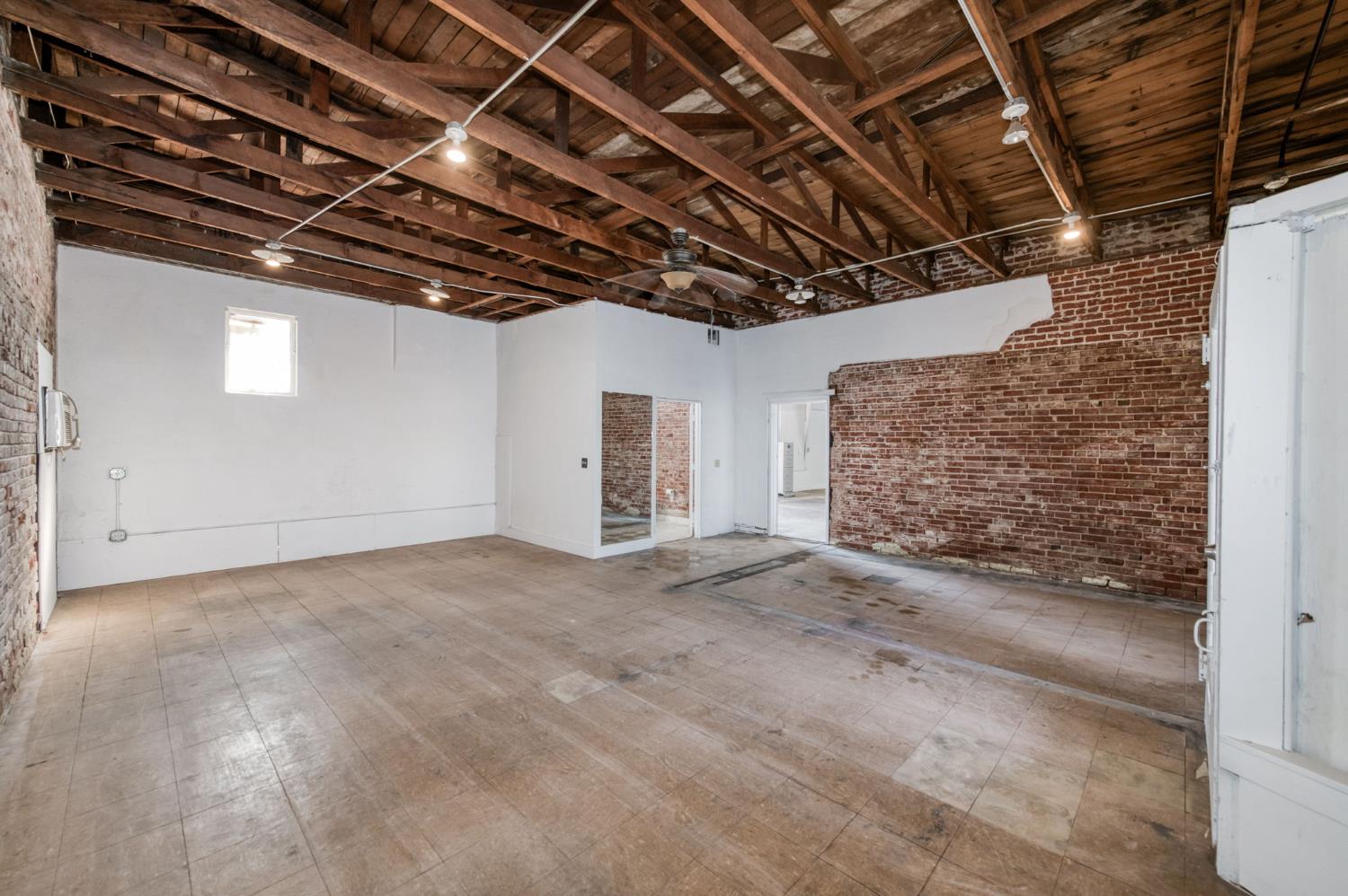 2748 E Hamilton Ave, Fresno, CA 93721