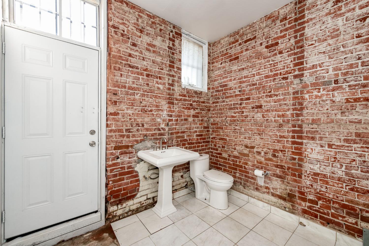 2748 E Hamilton Ave, Fresno, CA 93721