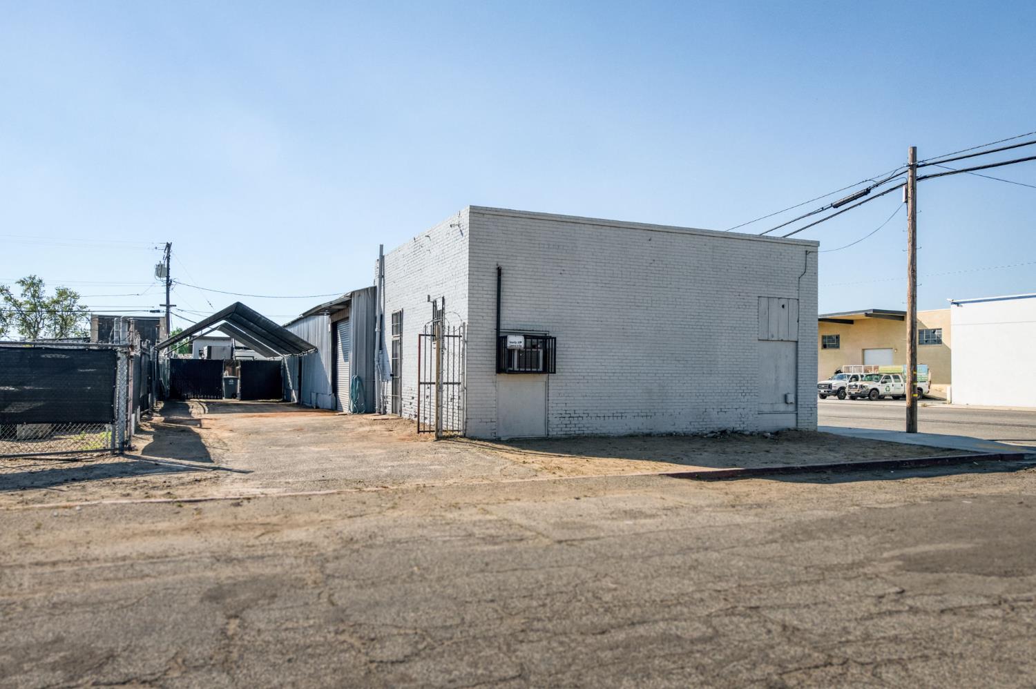 2748 E Hamilton Ave, Fresno, CA 93721