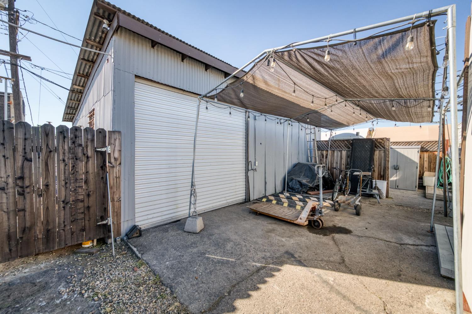 2748 E Hamilton Ave, Fresno, CA 93721