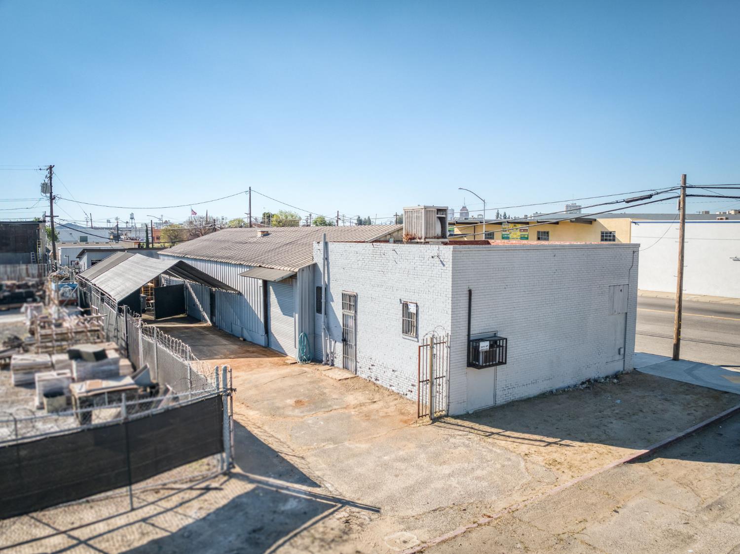 2748 E Hamilton Ave, Fresno, CA 93721