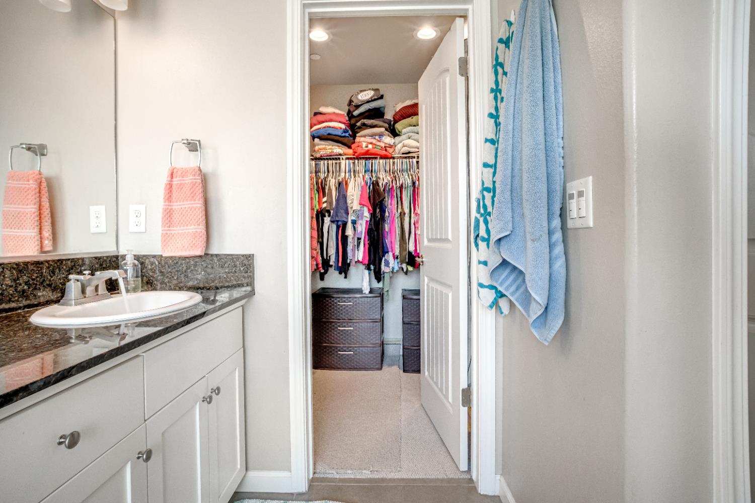 637 Soledad Ave, Clovis, CA 93619