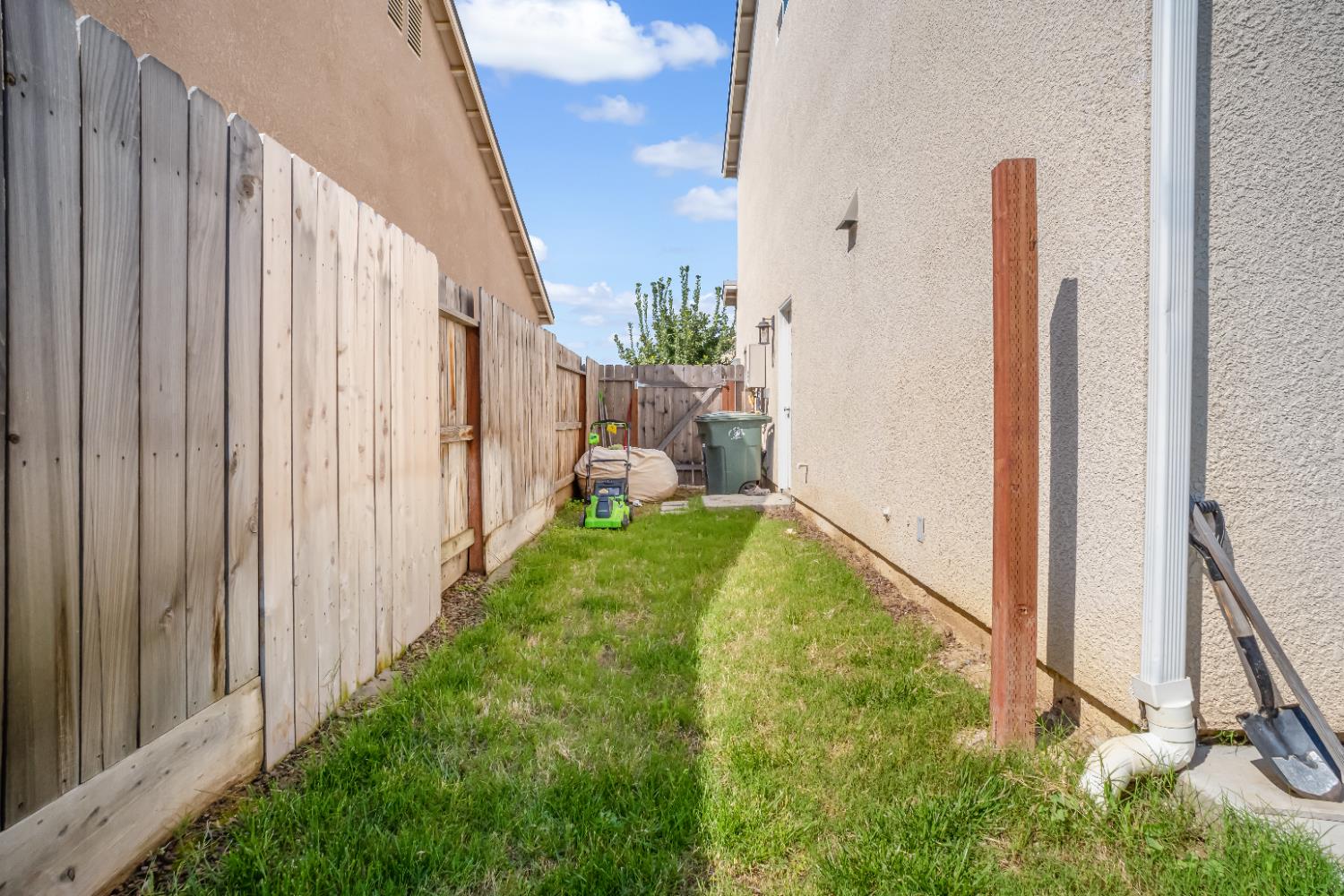 637 Soledad Ave, Clovis, CA 93619