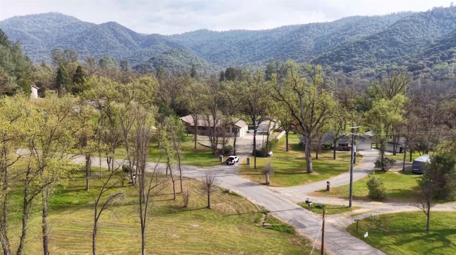 45344 S Oakview Dr, Oakhurst, CA 93644