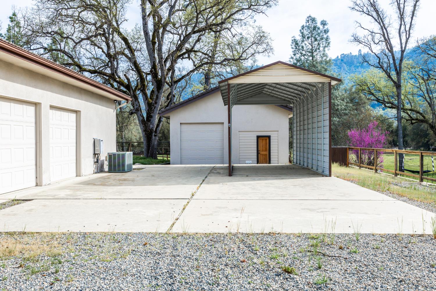 45344 S Oakview Dr, Oakhurst, CA 93644