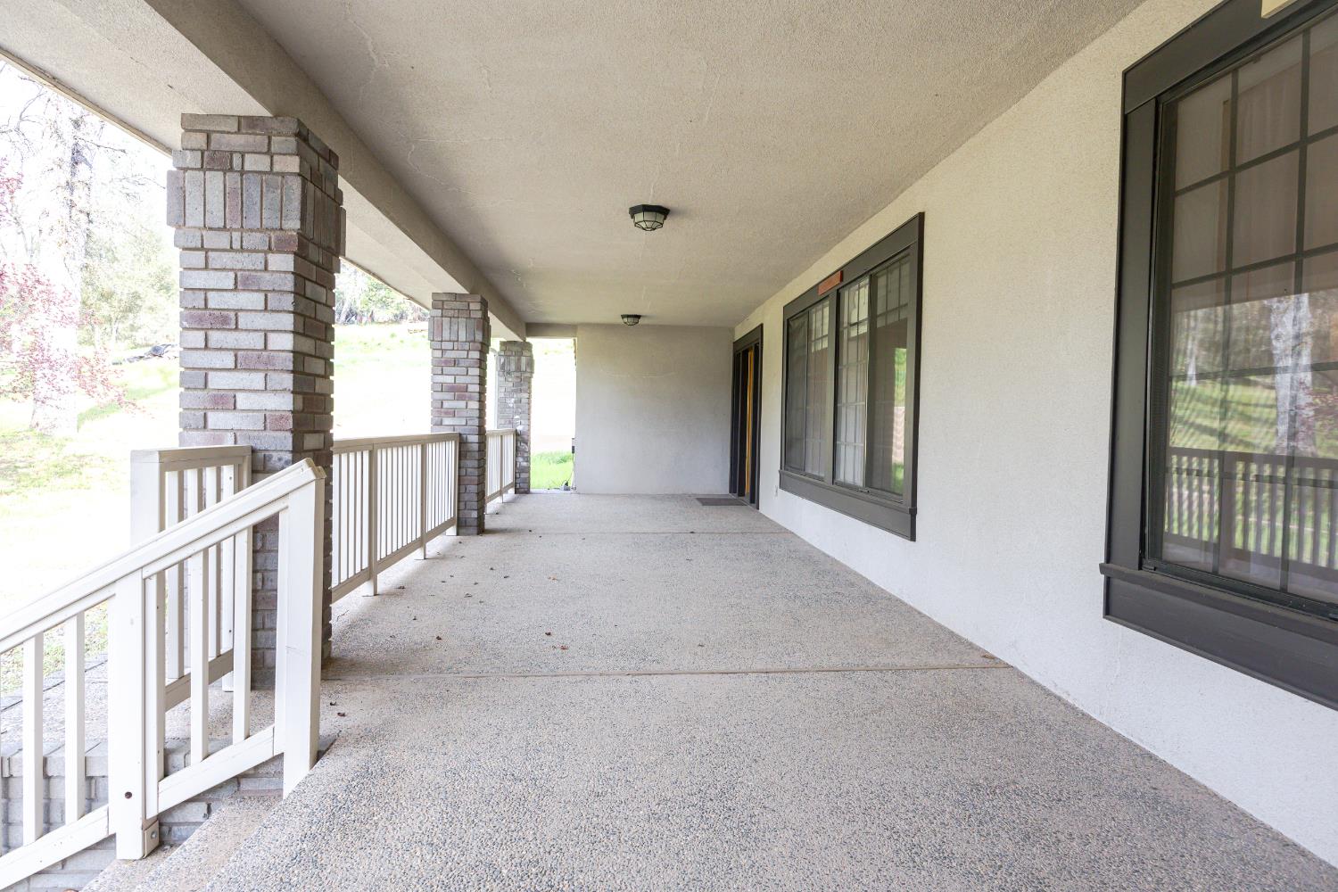 45344 S Oakview Dr, Oakhurst, CA 93644