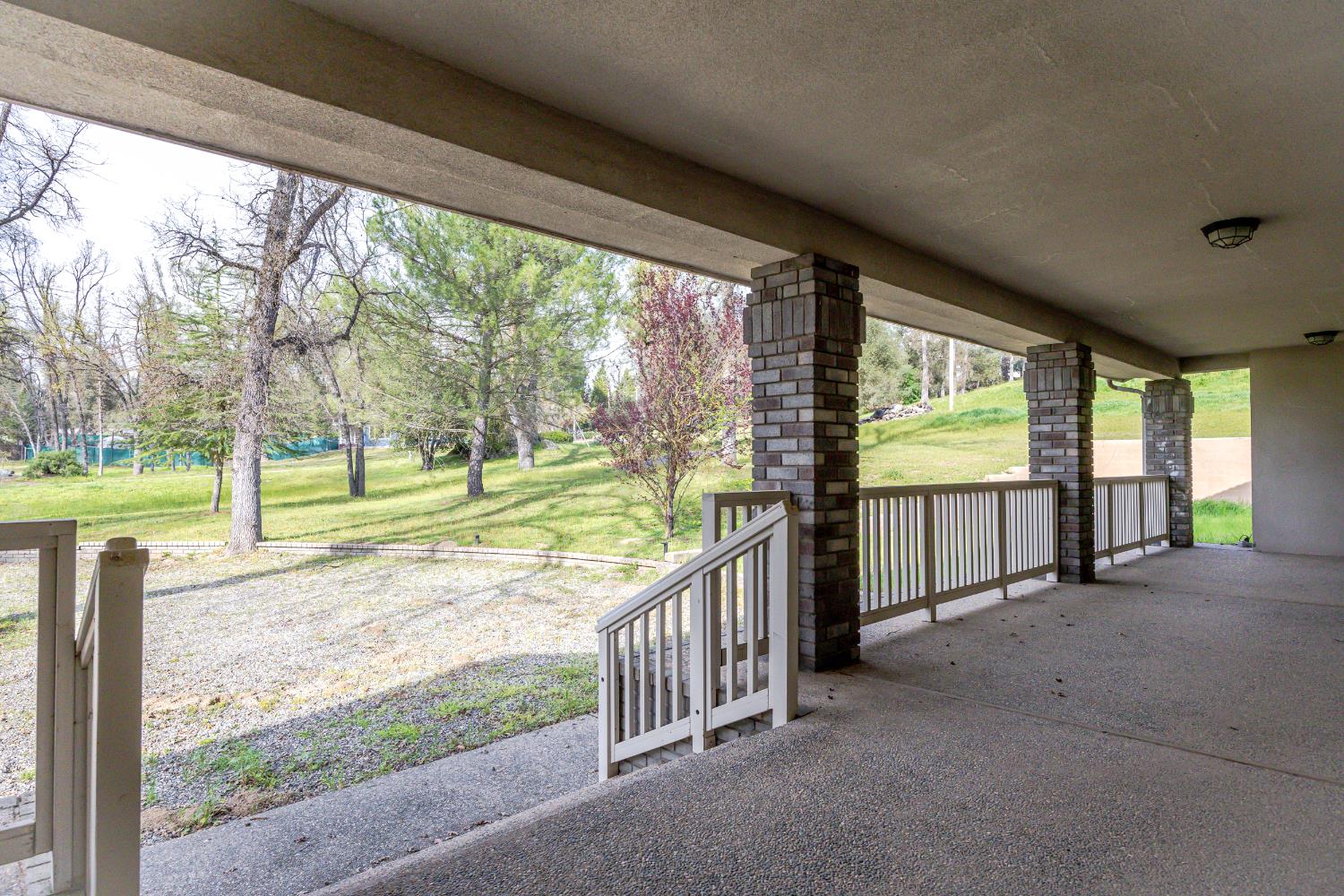 45344 S Oakview Dr, Oakhurst, CA 93644