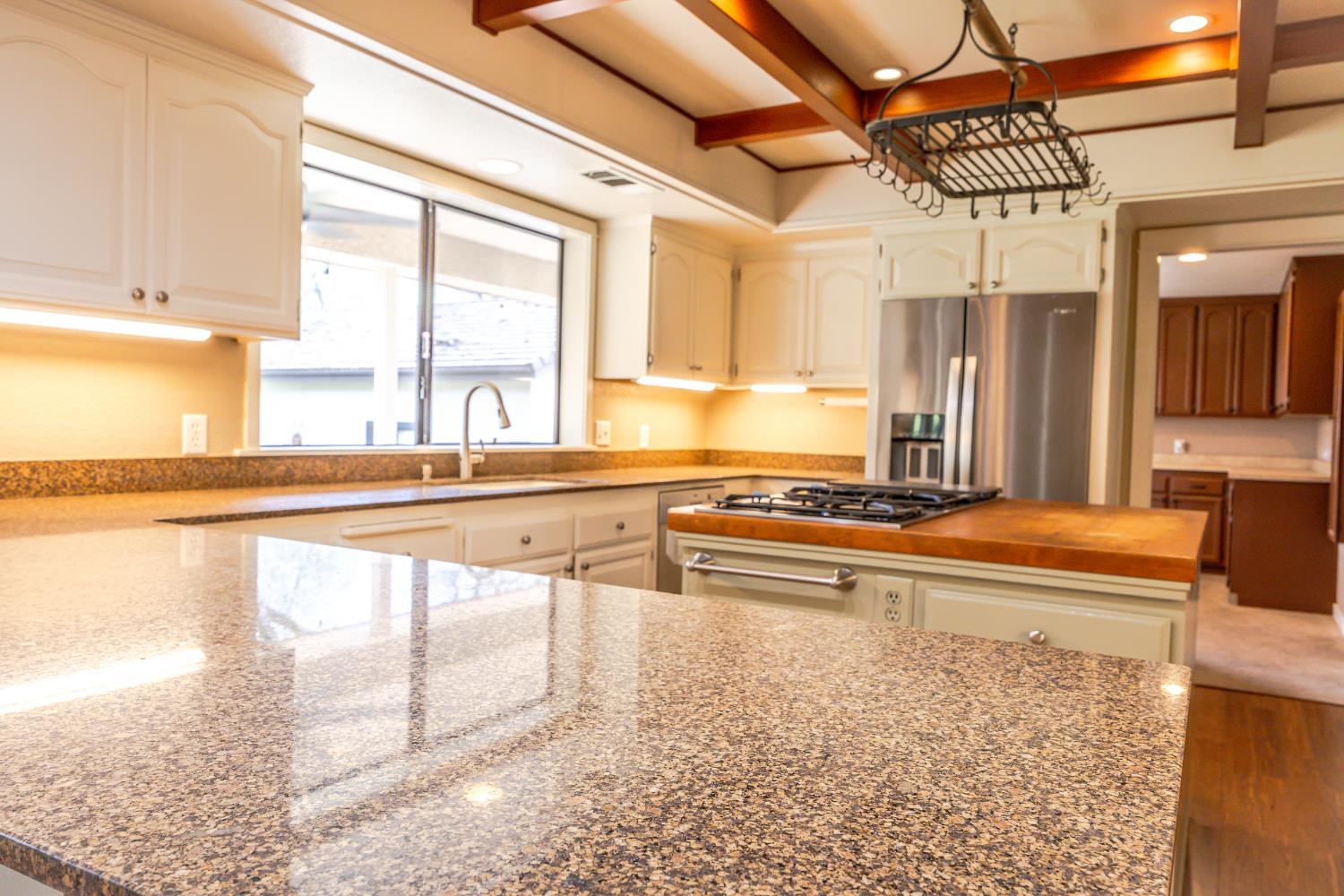 45344 S Oakview Dr, Oakhurst, CA 93644