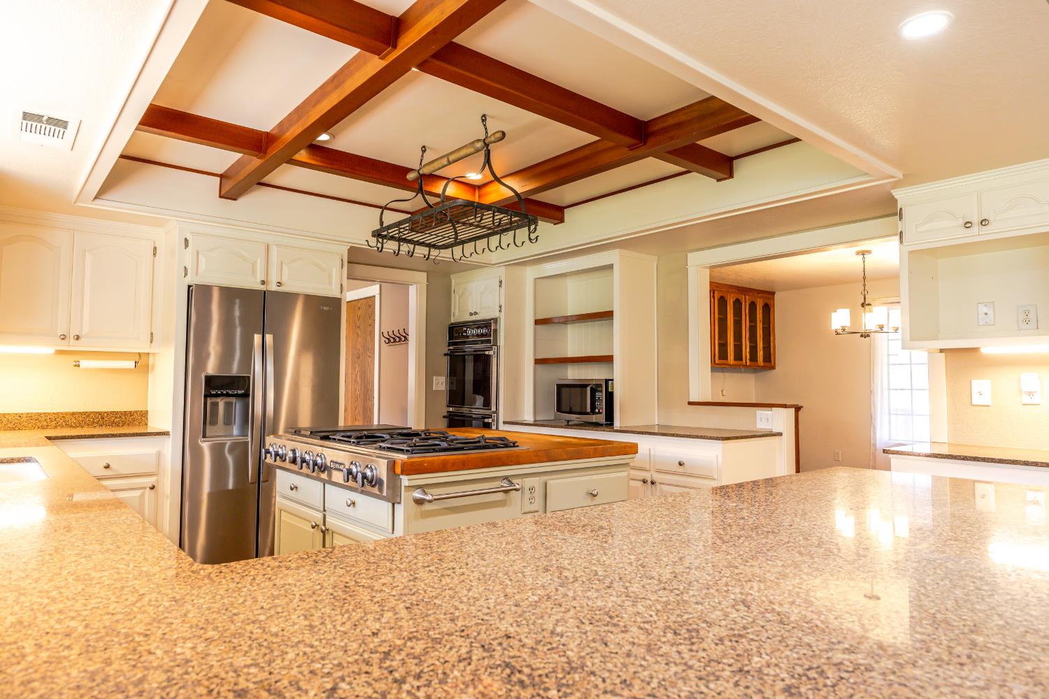 45344 S Oakview Dr, Oakhurst, CA 93644