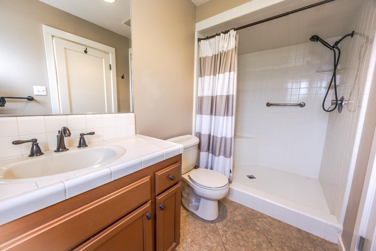 45344 S Oakview Dr, Oakhurst, CA 93644