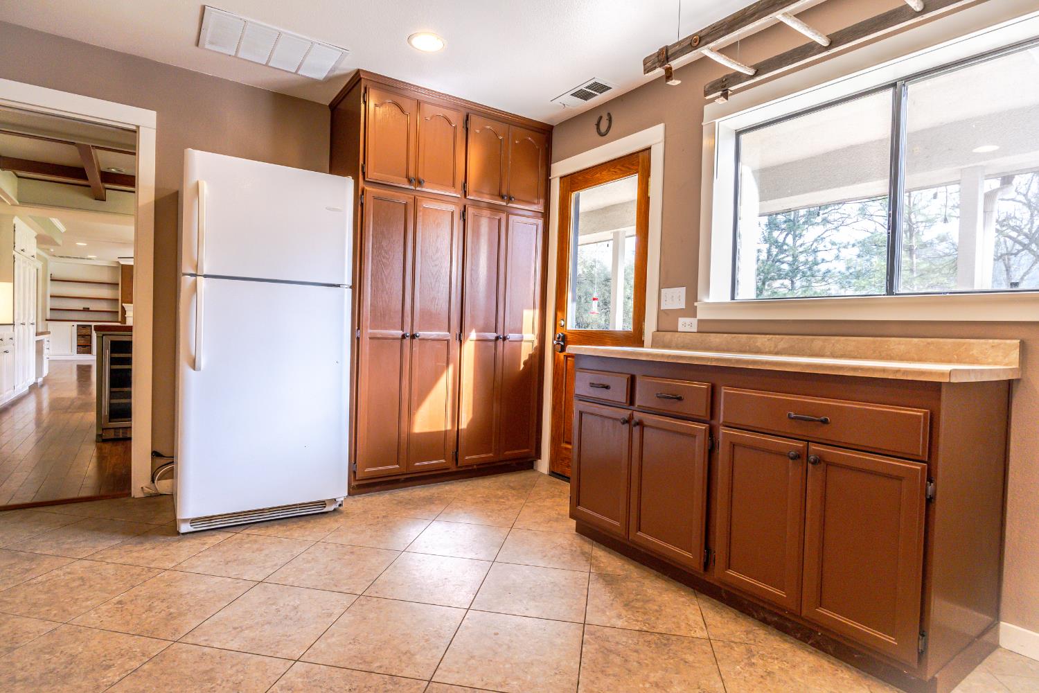 45344 S Oakview Dr, Oakhurst, CA 93644