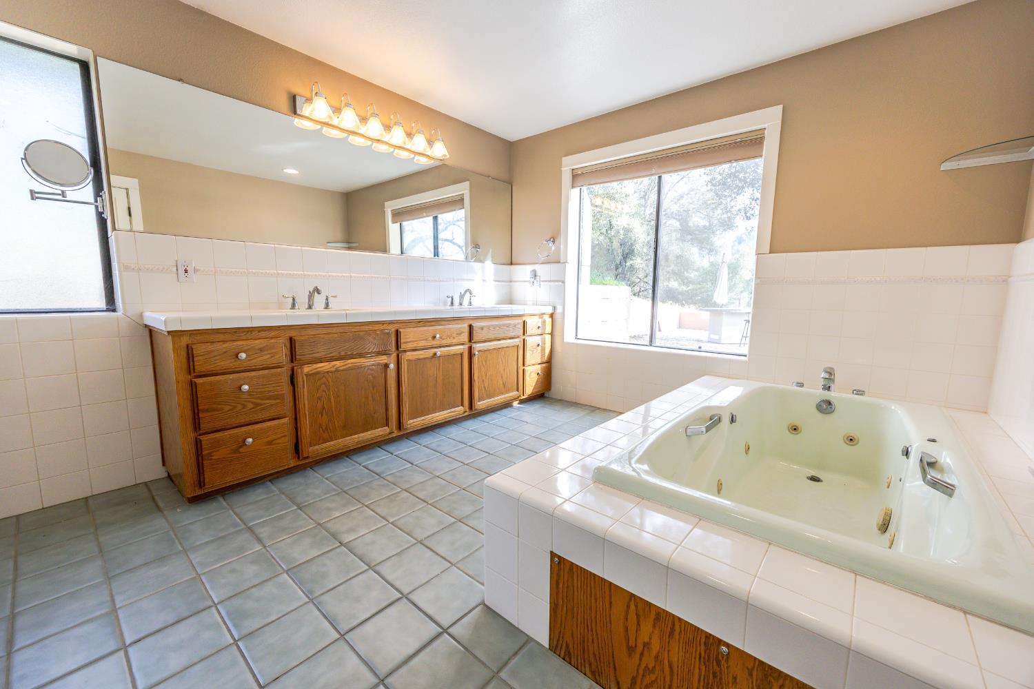 45344 S Oakview Dr, Oakhurst, CA 93644