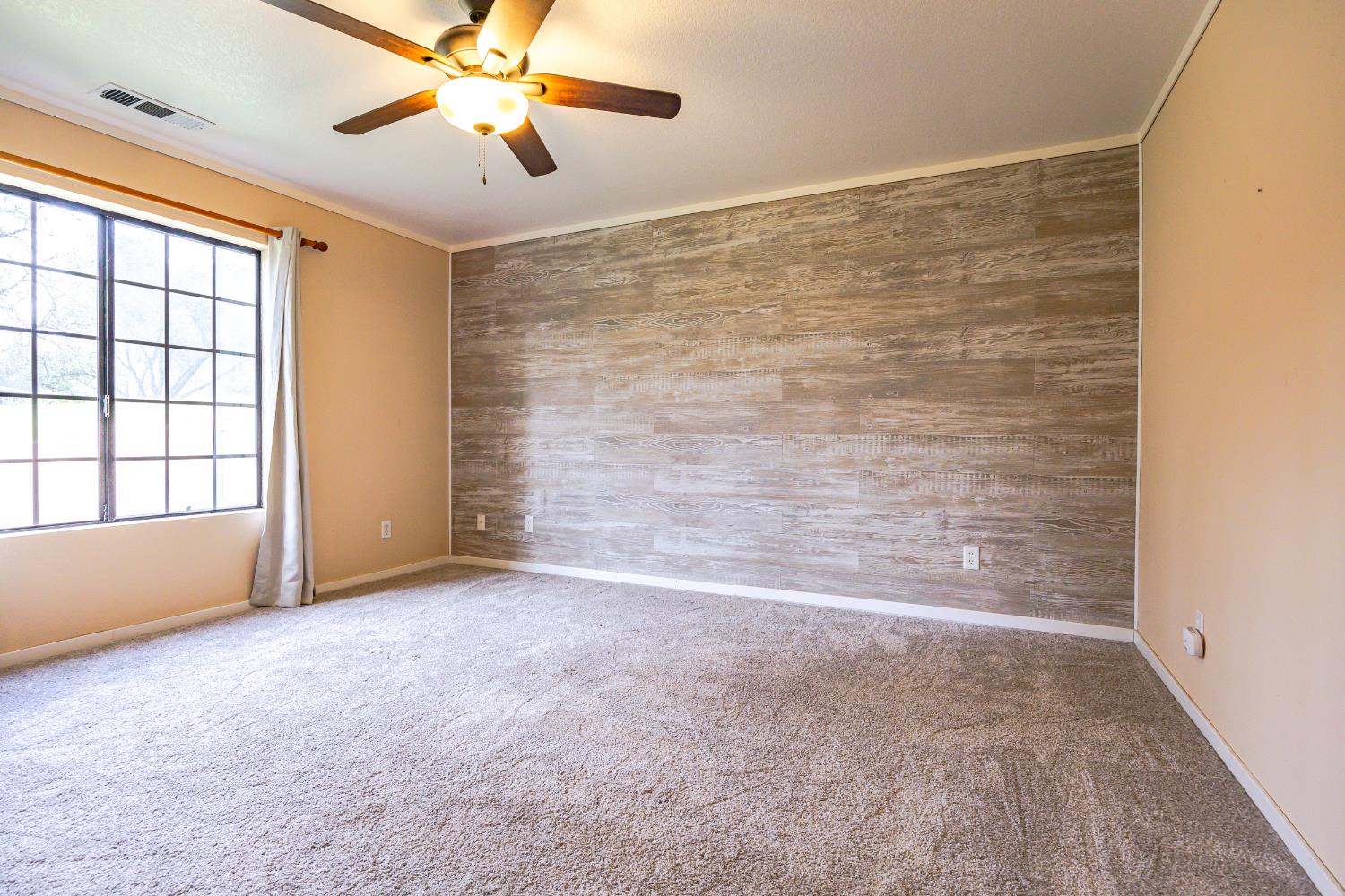 45344 S Oakview Dr, Oakhurst, CA 93644