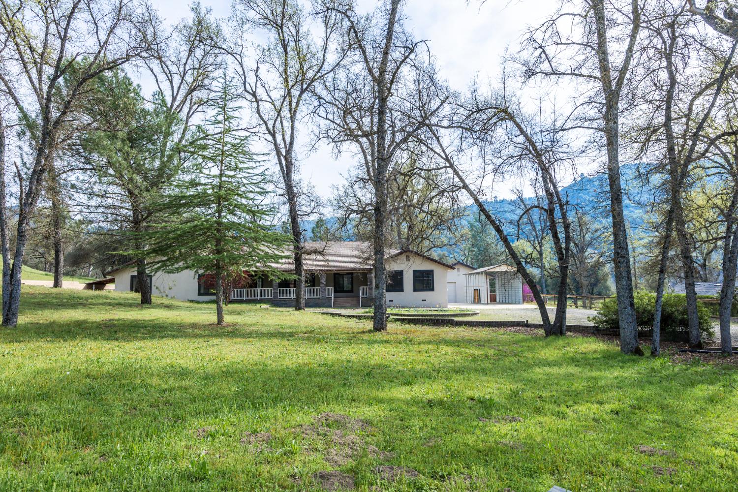 45344 S Oakview Dr, Oakhurst, CA 93644