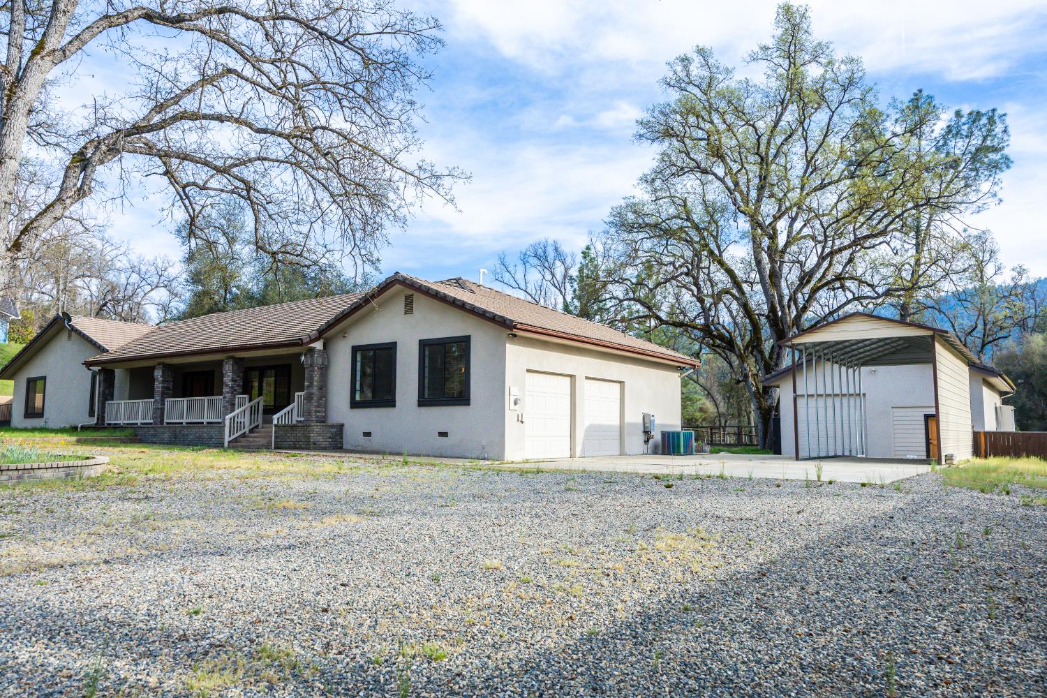 45344 S Oakview Dr, Oakhurst, CA 93644