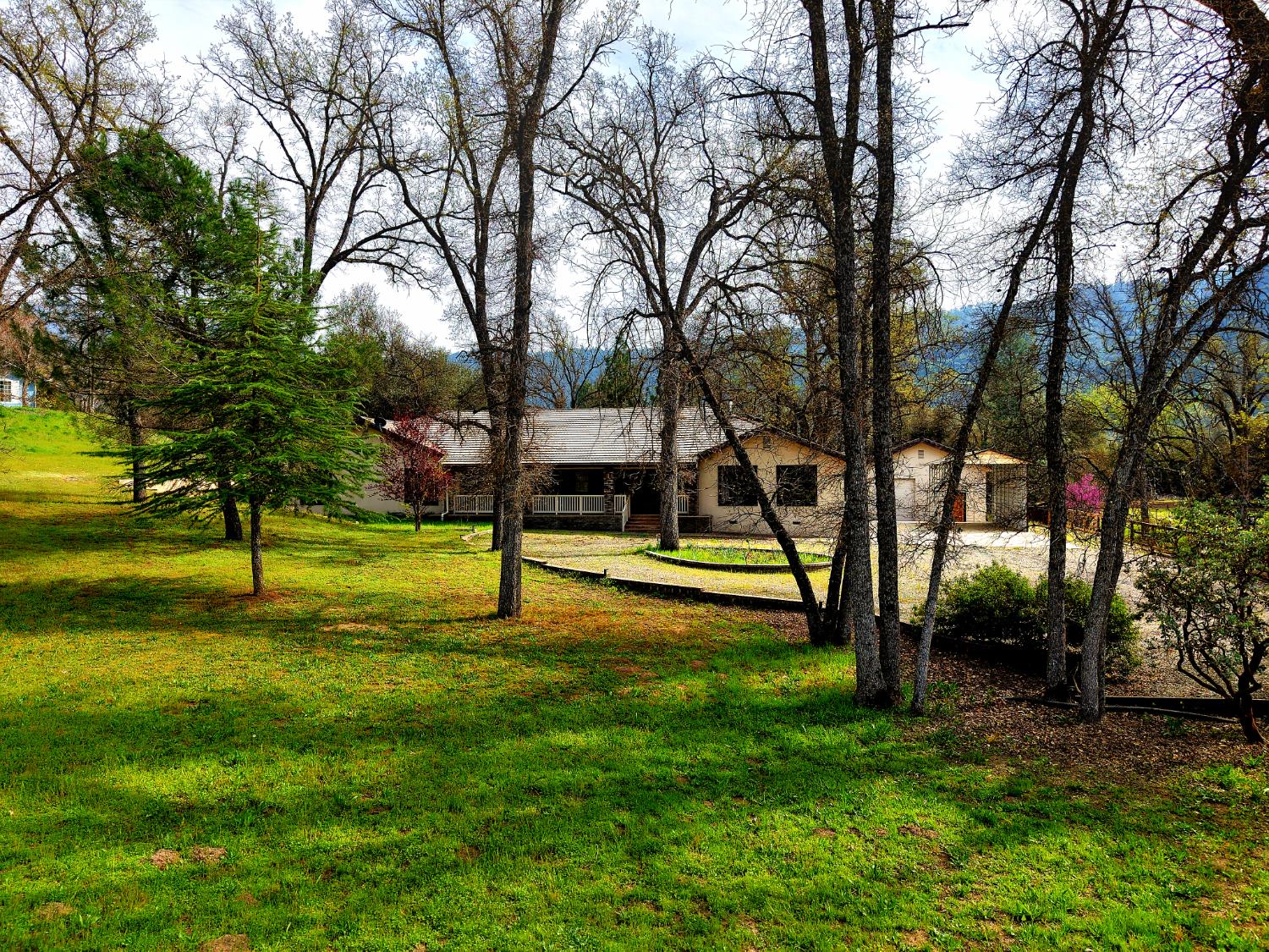 45344 S Oakview Dr, Oakhurst, CA 93644