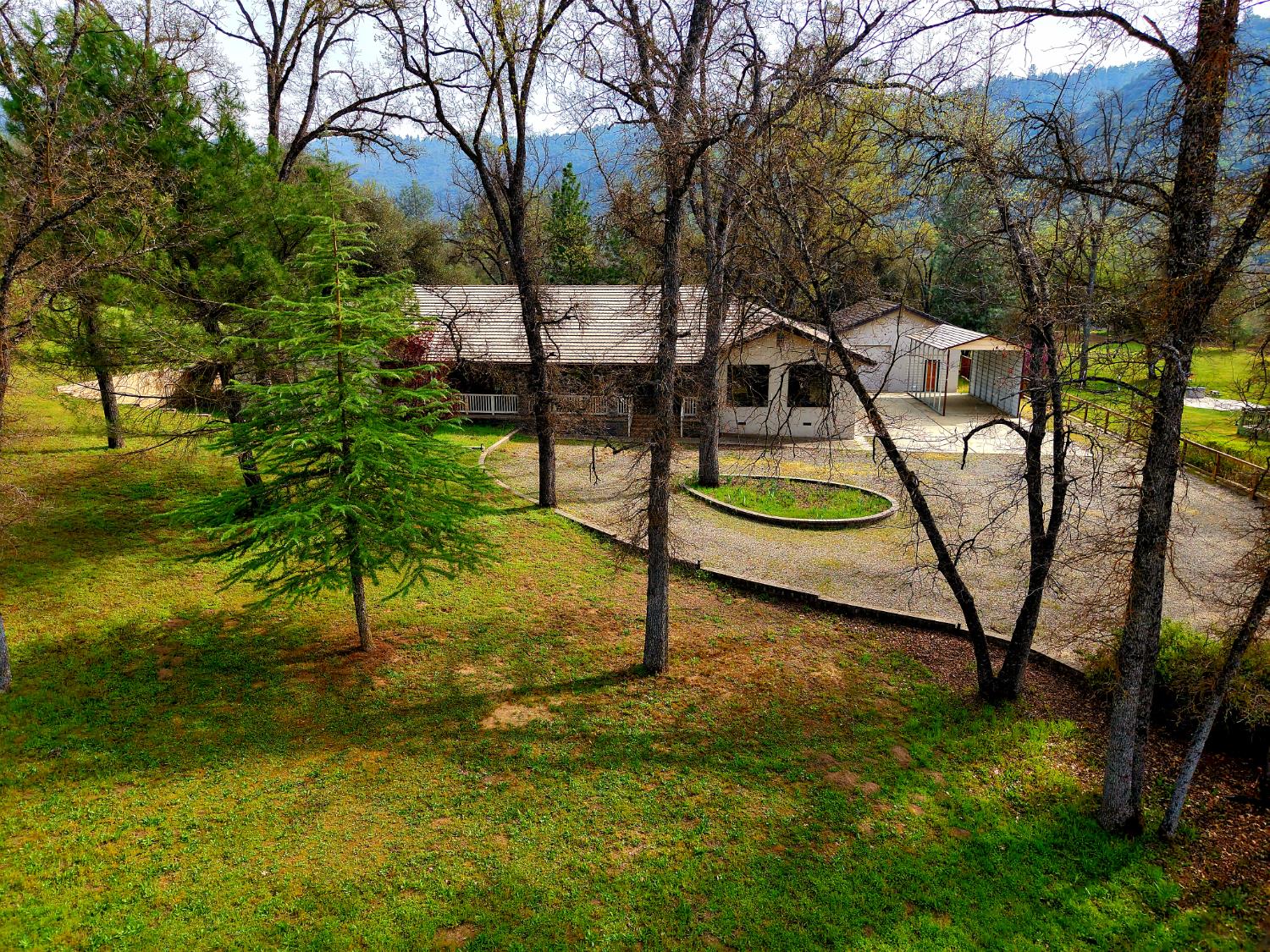 45344 S Oakview Dr, Oakhurst, CA 93644