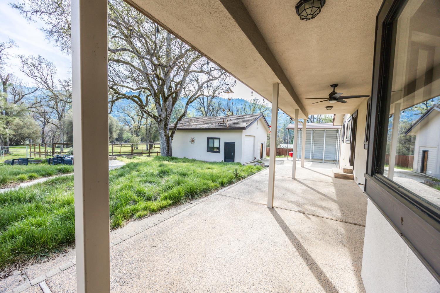 45344 S Oakview Dr, Oakhurst, CA 93644