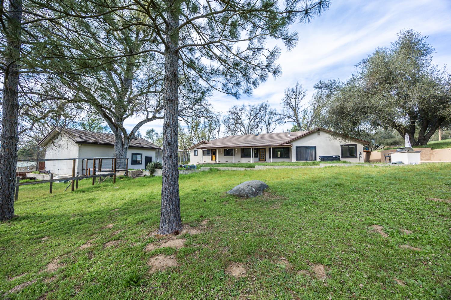 45344 S Oakview Dr, Oakhurst, CA 93644