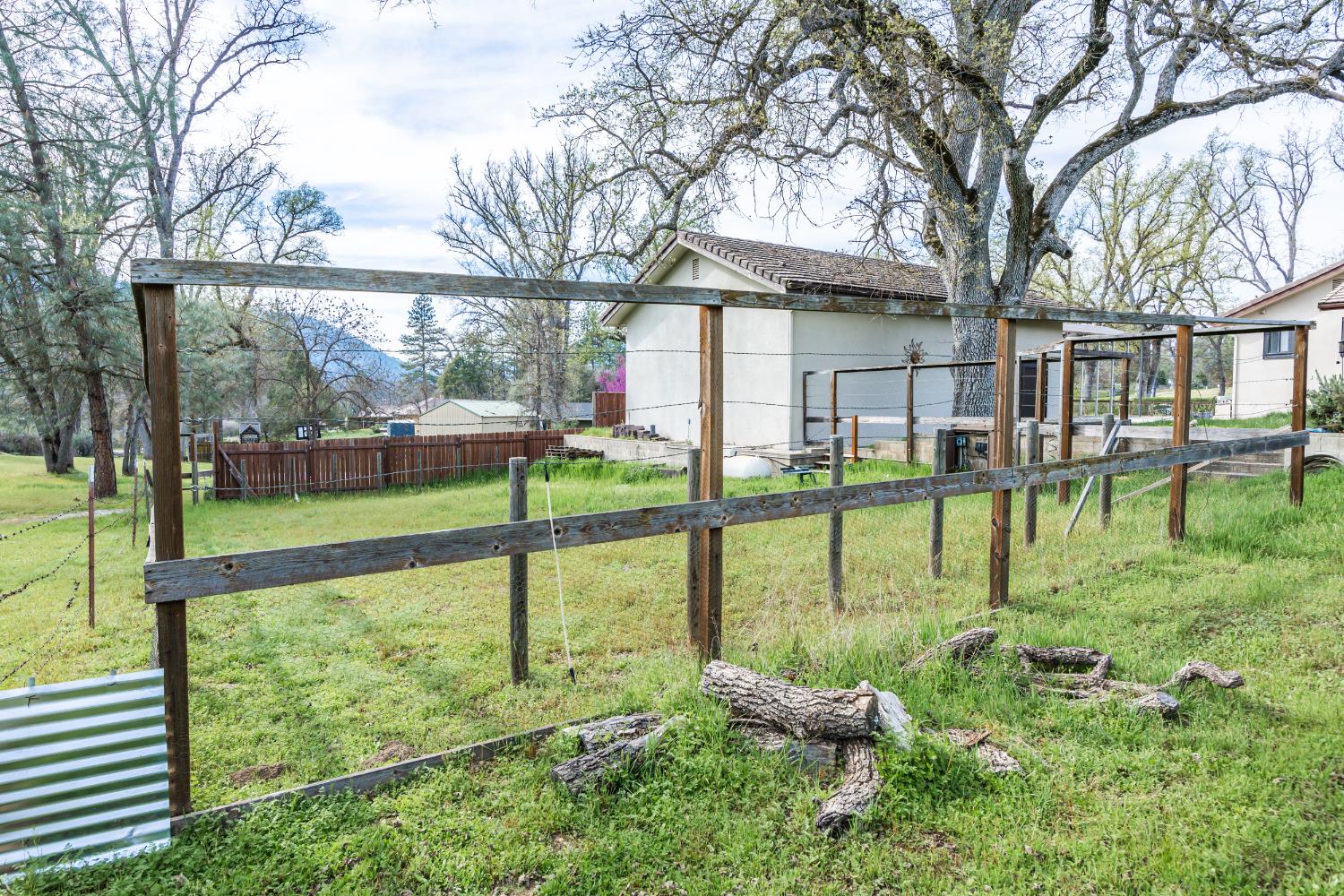 45344 S Oakview Dr, Oakhurst, CA 93644