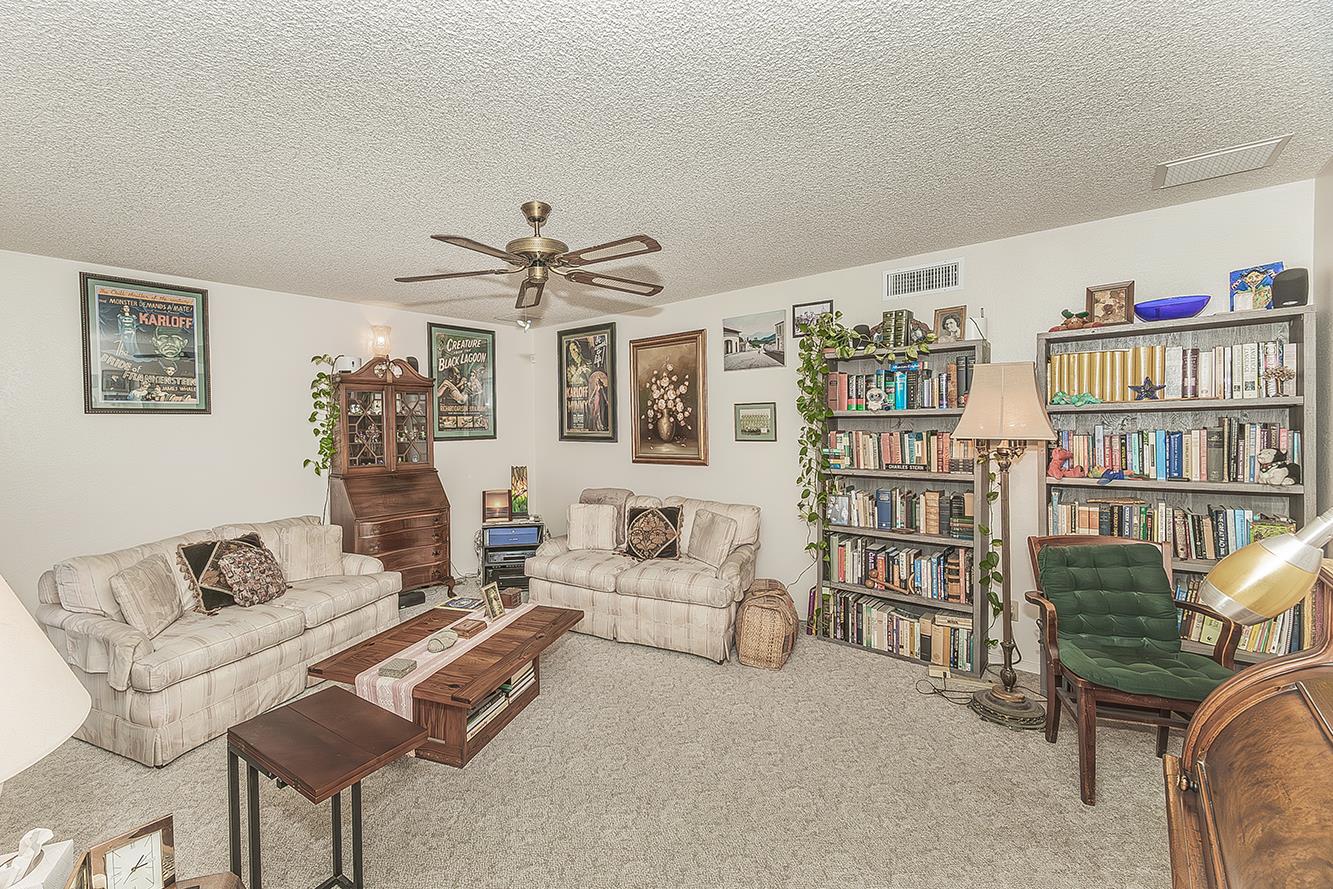 5287 N Gates Ave, Fresno, CA 93722