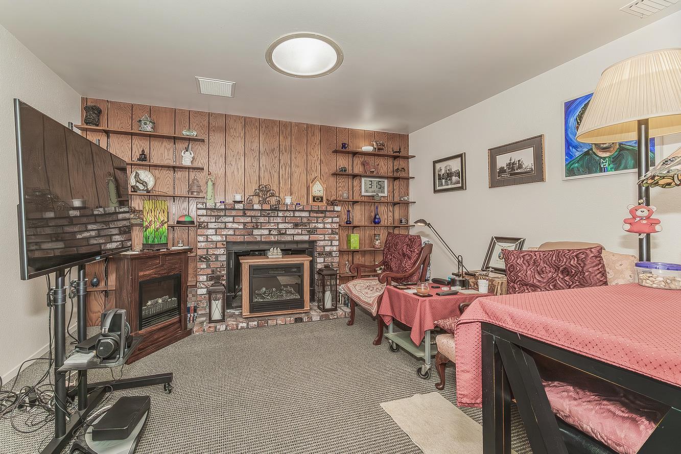 5287 N Gates Ave, Fresno, CA 93722