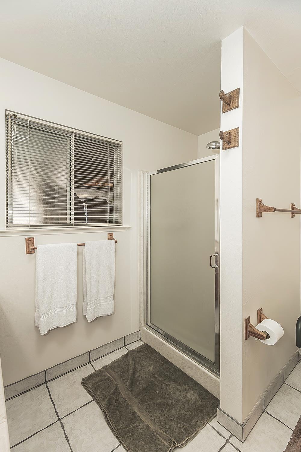 5287 N Gates Ave, Fresno, CA 93722