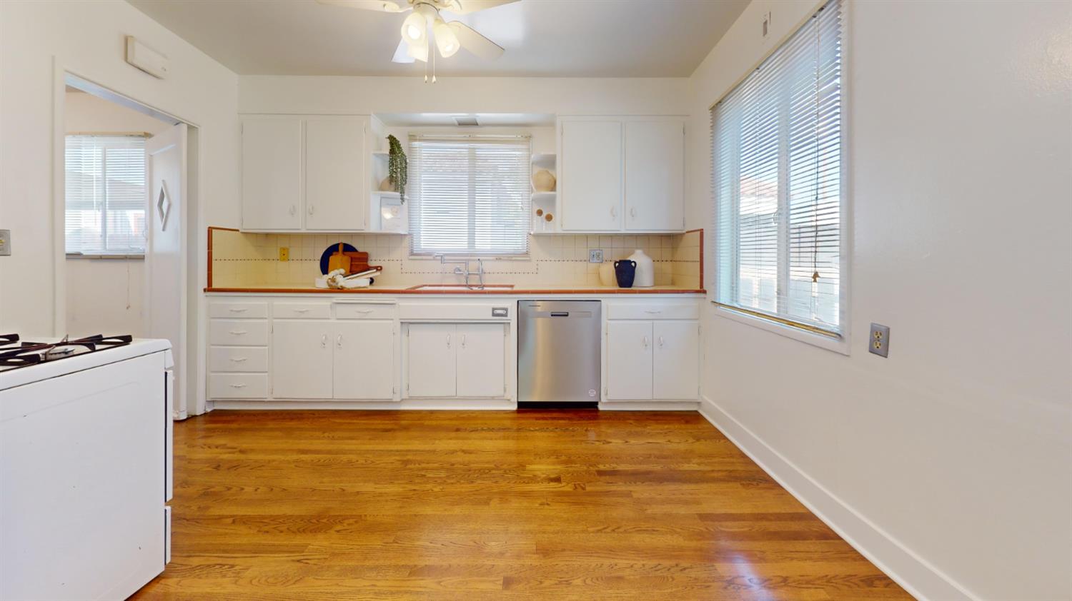 807 E Peralta Way, Fresno, CA 93704