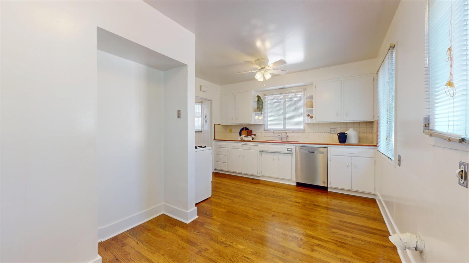 807 E Peralta Way, Fresno, CA 93704