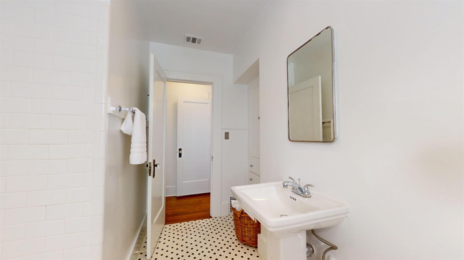 807 E Peralta Way, Fresno, CA 93704