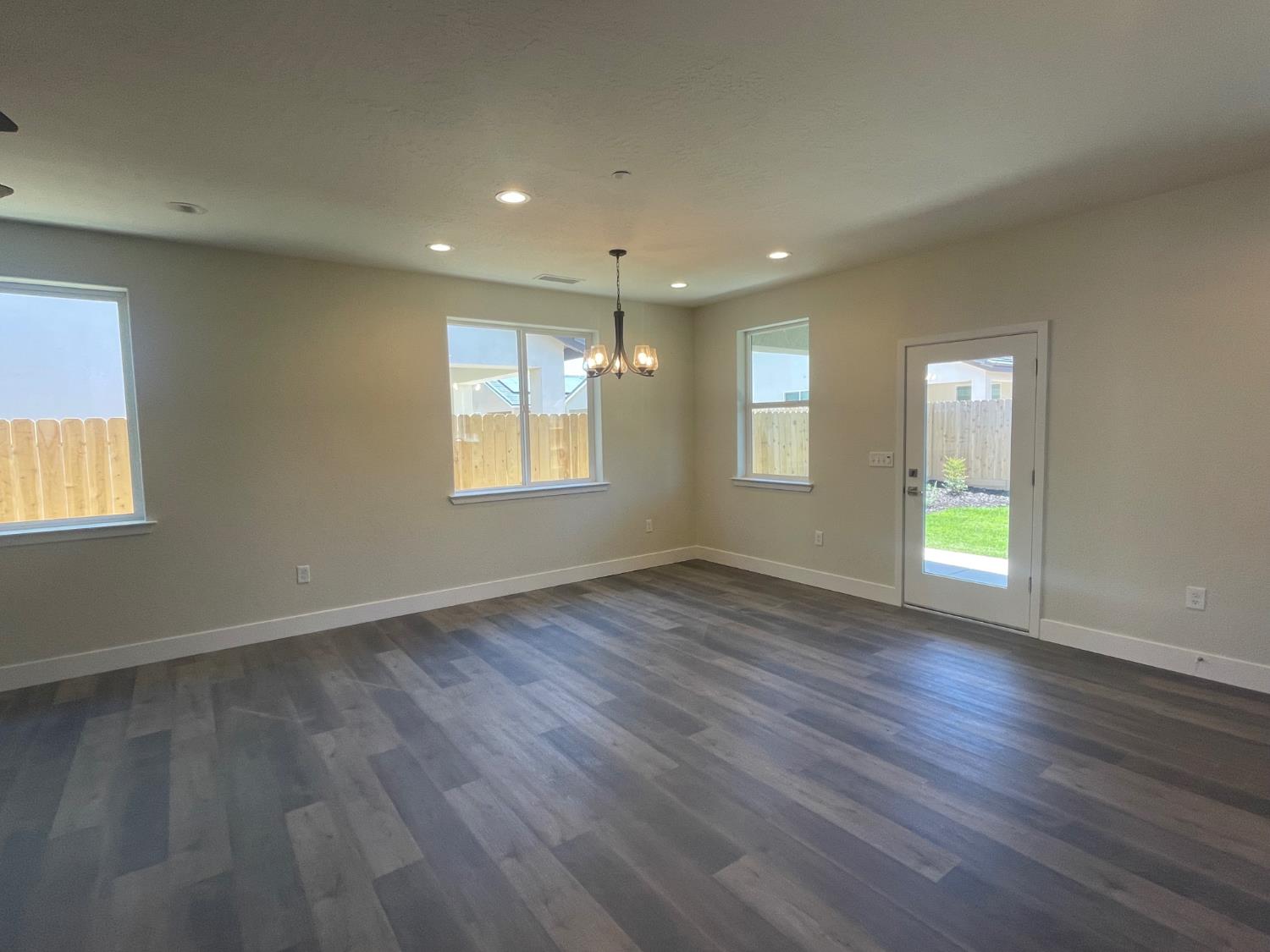 16209 West Sunset Ave, Kerman, CA 93630